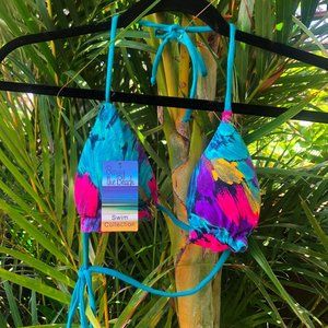 NWT Triangle Bikini Top